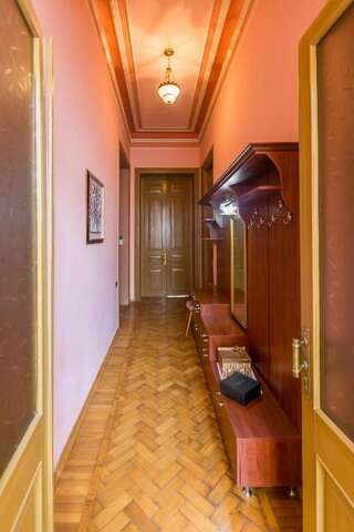 Апартаменты Royal Suite Apartment on Nizami Street Баку Апартаменты-65